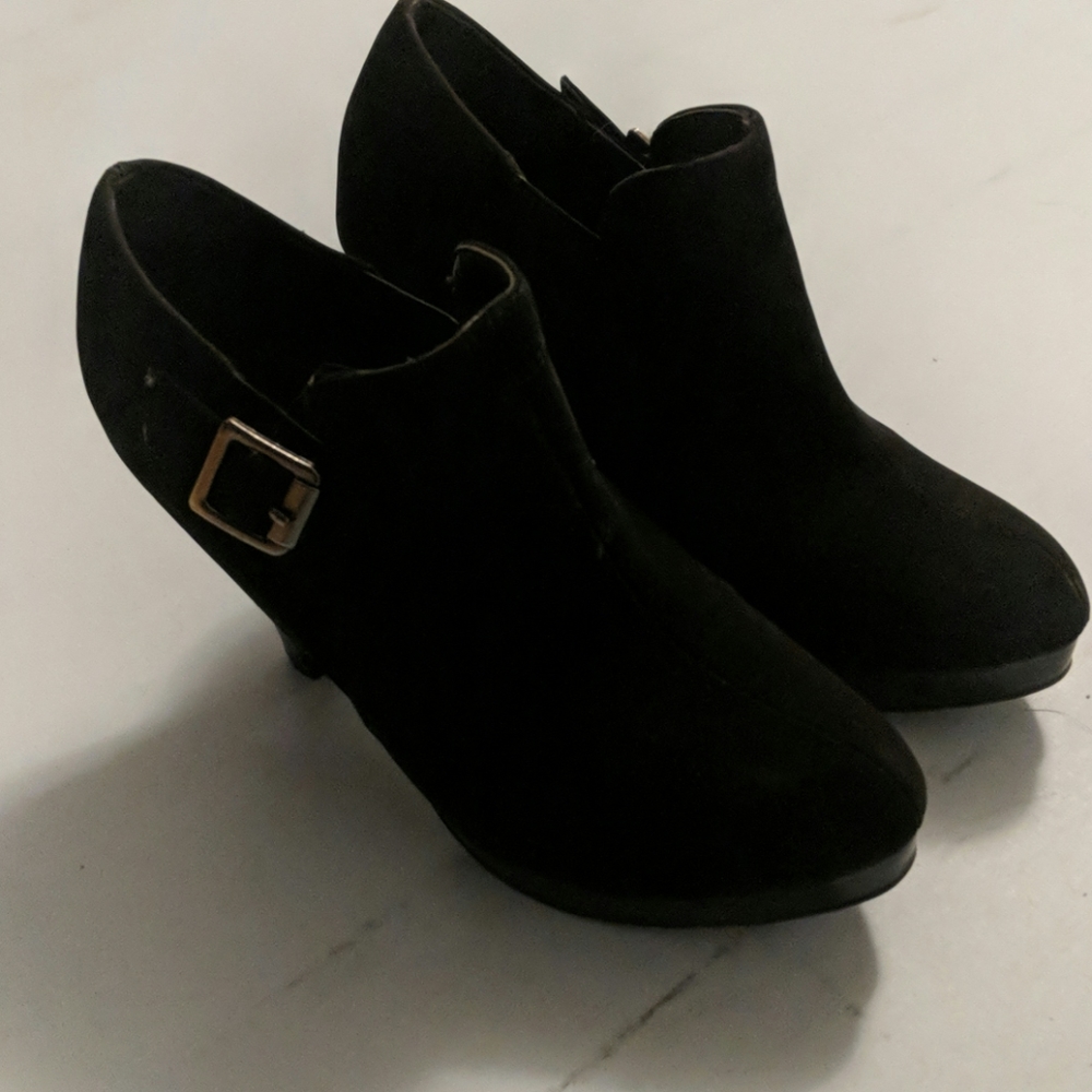 Buckle heels